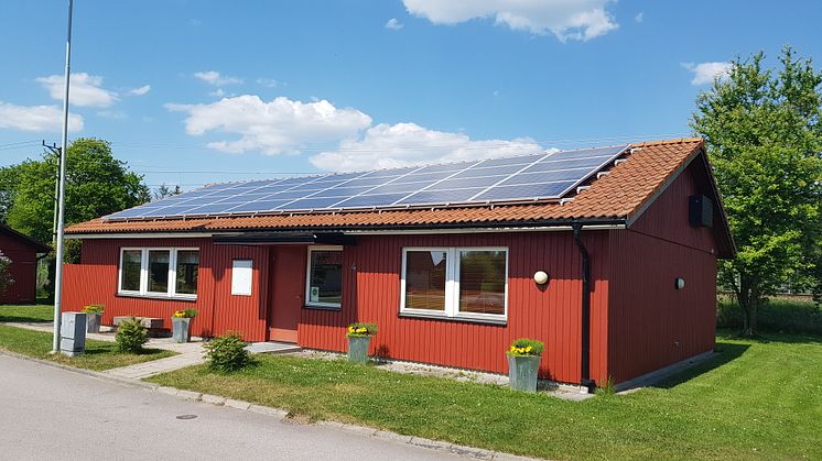 Solceller på Brf Kanalbrinkens föreningslokal i Kristianstad. Foto: Kristianstads kommun