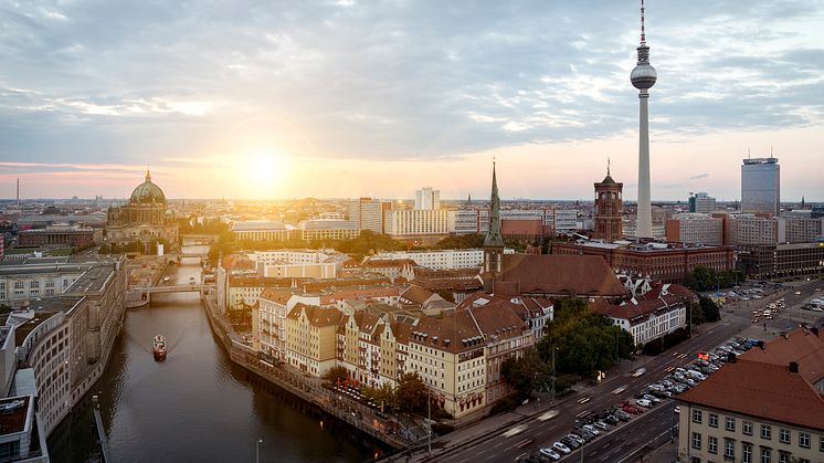 DEST_GERMANY_BERLIN_THEME_SUNSET_GettyImages-688034152_Universal_Within usage period_44844