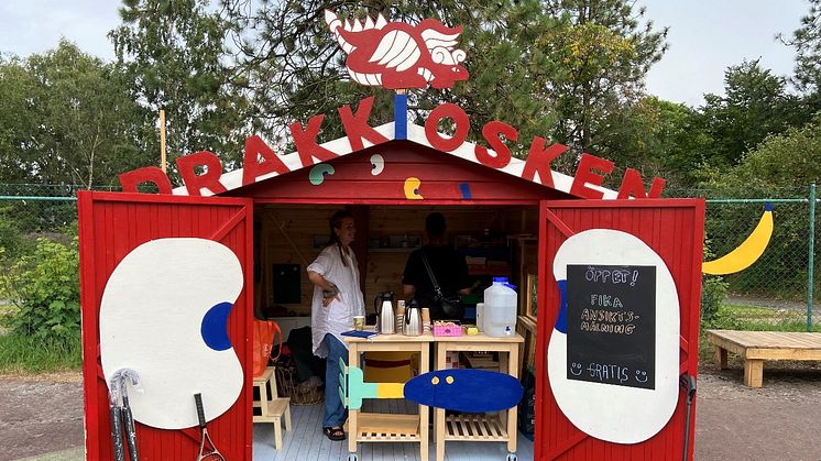 Fullt med liv i Drakparken i Biskopsgården under påsklovet.