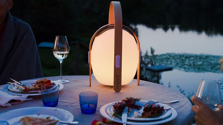 Sommarens stämningshöjare – lampa med trådlös högtalare!