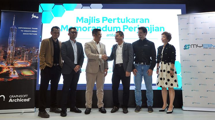 Von links nach rechts: Zait Ismail, BIM Director, BIMStudio; Roslan Ezhar Abdul Karim, COO CIDBEC; Rofizlan Ahmad, CEO, CIDBEC; Mohd Asyraf Reeza Bin Mohd Rasli, MD, BIMStudio; Sandor Bali, Customer Success, Graphisoft Asia; Sylvia Ng, Sales, IME Tec