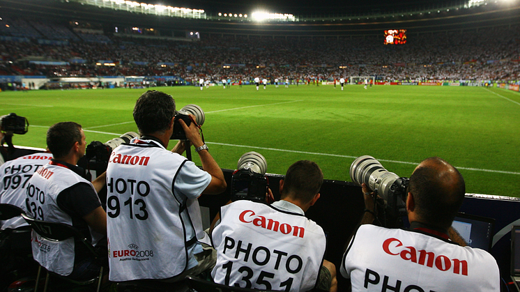 Canons kamera-akut räddar utrustningen under  UEFA EURO 2012 