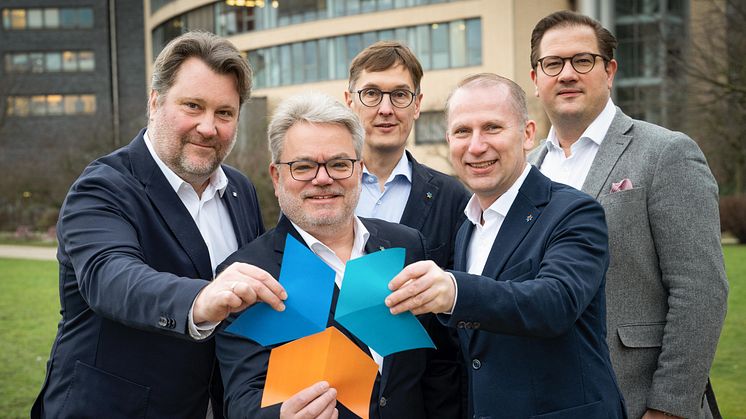 Hanno Hofmann, Felix Binsack, Frank Fuchs, Hermann Ballé and Simon Flick (from left). credits: TIMETOACT GROUP