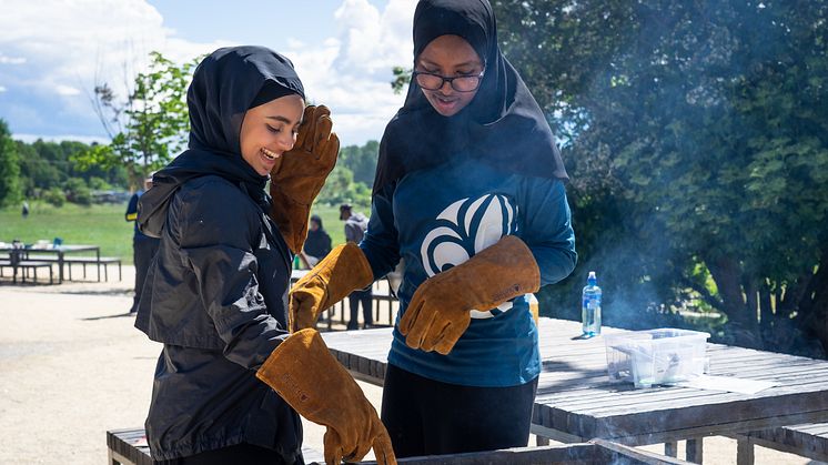 Rayana och Zeynab under 2023 års Day Camp Adventure. Foto: Ola Höiden