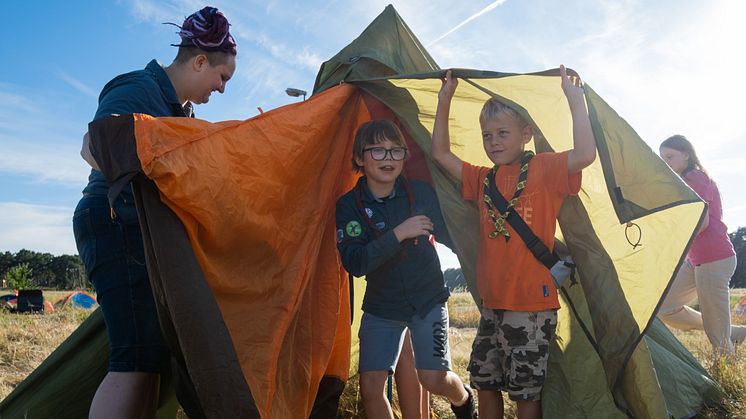 Från vänster: Johanna Karlsson, scoutledare, Sixten Iacobaeus, Vincent Bauer. 