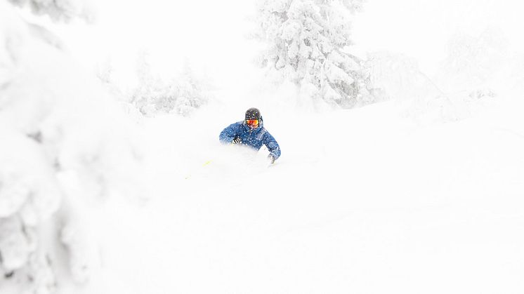 Anders Backe testet nysnøen i Trysil i helga. Foto: Ola Matsson