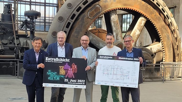 Dr. Frank Dudda (Vorsitzender der Verbandsversammlung des RVR), Robert Laube (Museumsleiter LWL-Industriemuseum Henrichshütte), Axel Biermann (Geschäftsführer RTG), Tim Tilgner (Studioleitung SNA) und Dino Niemann (stellv. Pressesprecher VRR)