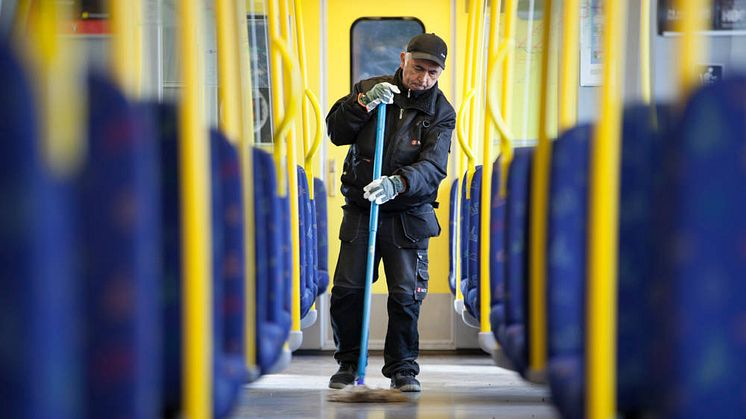 Från och med den 9 april utför MTR Tunnelbanan AB städning och klottersanering i fordon och depå. (Foto MTR)