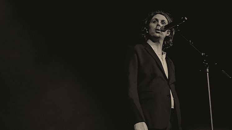Albin Lee Meldau åker ut på turnén Hommage på svenska.