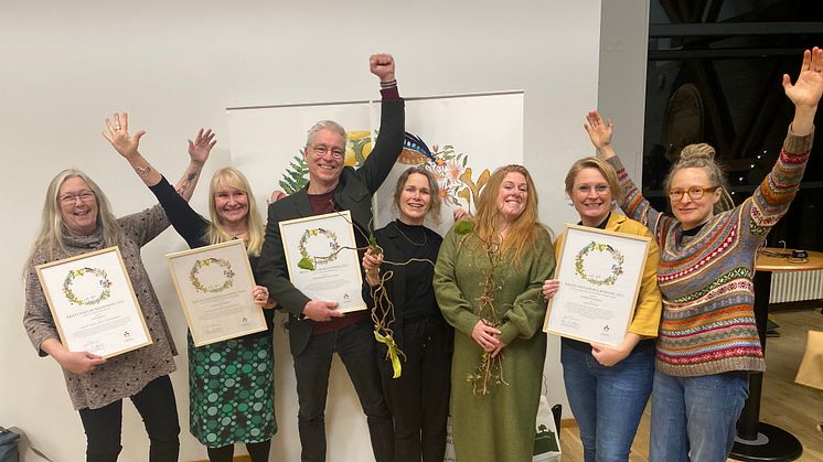 Samtliga mottagare av Årets naturvägledning 2023: Pia Enocson, Martina Kiibus, Mats Ottosson, Karin Gyllenklev, Linnea Rollgard, Elin Johansson och Martita Grufvik.  Foto: SLU Centrum för naturvägledning