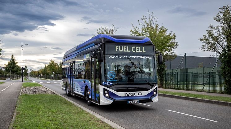 The world premiere of the IVECO E-WAY H2, the brand-new fuel cell city solution, completes the IVECO BUS carbon-free range.