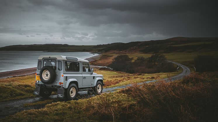 LAND ROVER CLASSIC DEFENDER WORKS V8 ISLAY EDITION 03