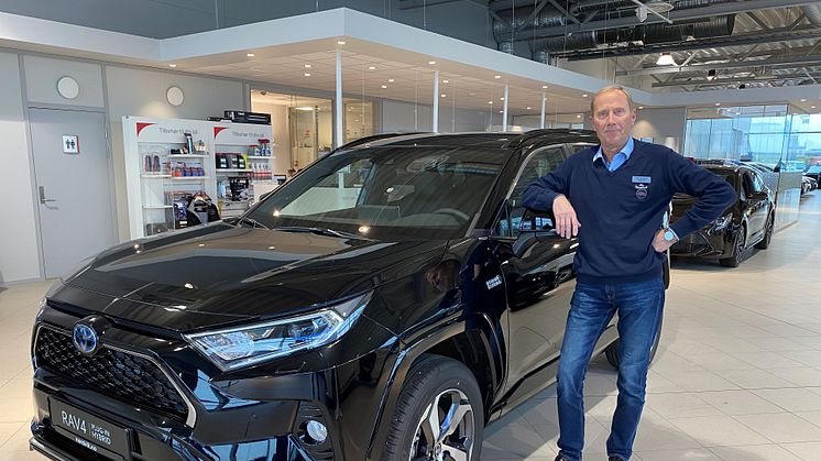 Biljournalister har trillet maksimalt med antall øyne på terningen i sin vurdering av denne modellen, sier Tor Skagen, salgssjef hos Nordvik Toyota Sortland. Foto: Nordvik AS.