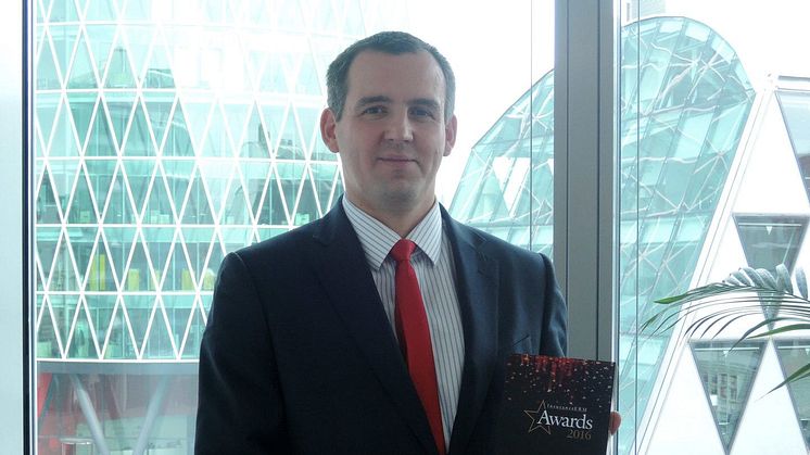 Maciej Piechocki presents the third award that ABACUS/Solvency II has won in the last two years.