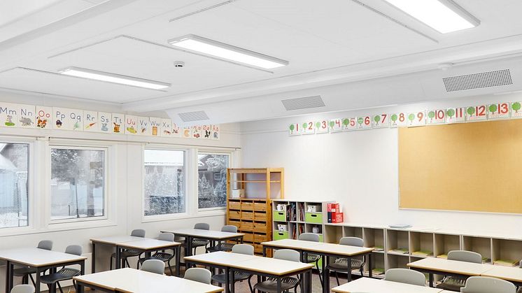 Denne løsningen for belysning i klasserom er blant markedets beste og mest lettmonterte.   