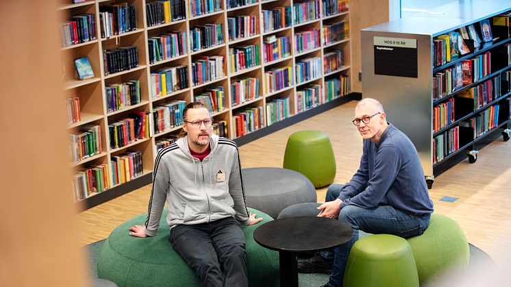 Möt Erik Rimsten, bibliotekssocionom, och Lars Hilmersson, verksamhetschef för Örebro bibliotek och Örebro kulturskola i ett samtal om Kulturkvarterets trygghetsarbete den 30 april. Foto: Karin Wilkens.