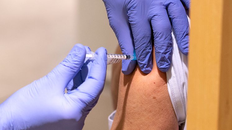 Skyddseffekten efter två doser av Pfizers vaccin mot covid-19 är god. Det visar de första resultaten av Region Skånes vaccinationsuppföljningsstudie COVERS.