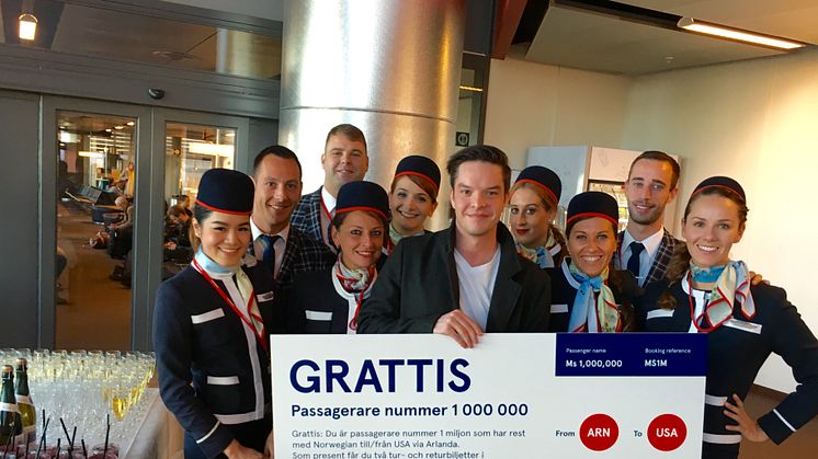 Daniel Holmgren blev Norwegians passagerare nummer 1 000 000 som flugit med bolagets långlinjer till och från Stockholm Arlanda