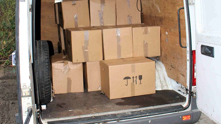 SE 06.17 Boxes containing  cigarettes in back of van