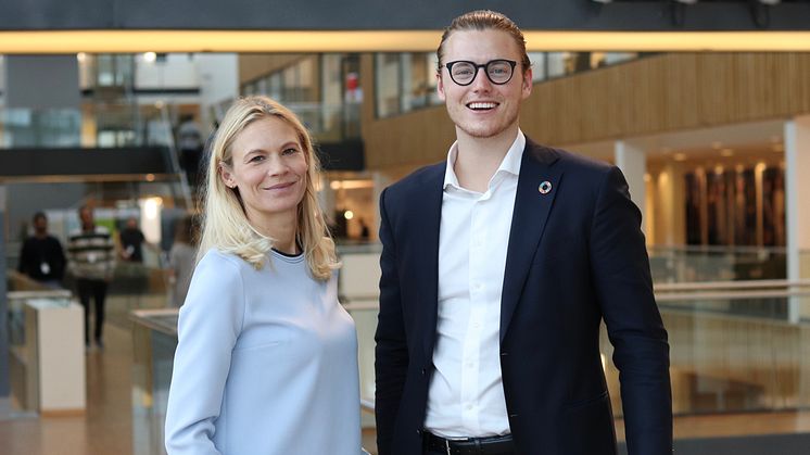 Storebrands konserndirektør for kommunikasjon, bærekraft og næringspolitikk Karin Greve-Isdahl og nordisk bærekraftsjef Marcus Bruns. 