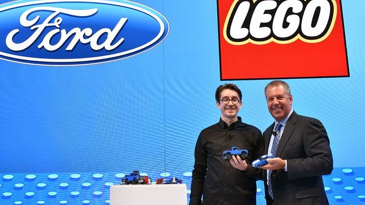 A Ford és a LEGO Sebesség Bajnokai bemutatja a Mustang és az F-150 Raptor készleteket, hogy a gyermekeknek felépíthessék álmaikat