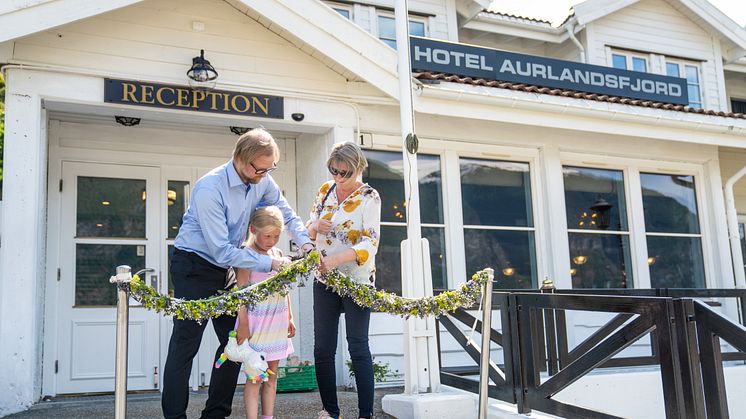 Representanter fra de tidligere eierne stod for den offisielle åpningen av Hotel Aurlandsfjord