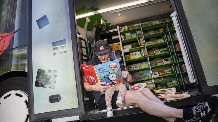 Gothenburg book bus. Photo: City of Gothenburg, Lo Birgersson.