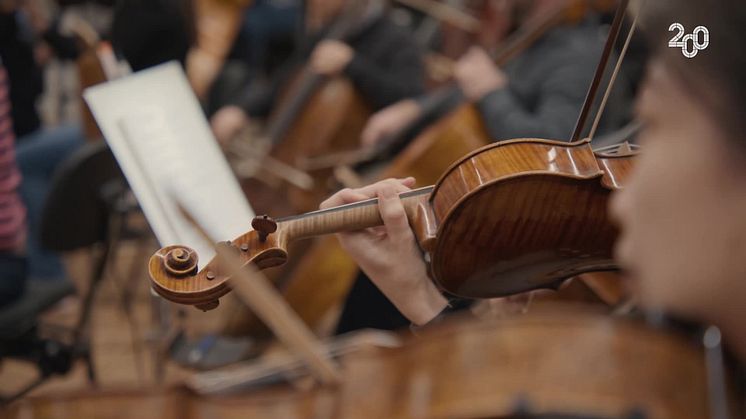 Die Münchner Symphoniker spielen die Sparkassenmelodie