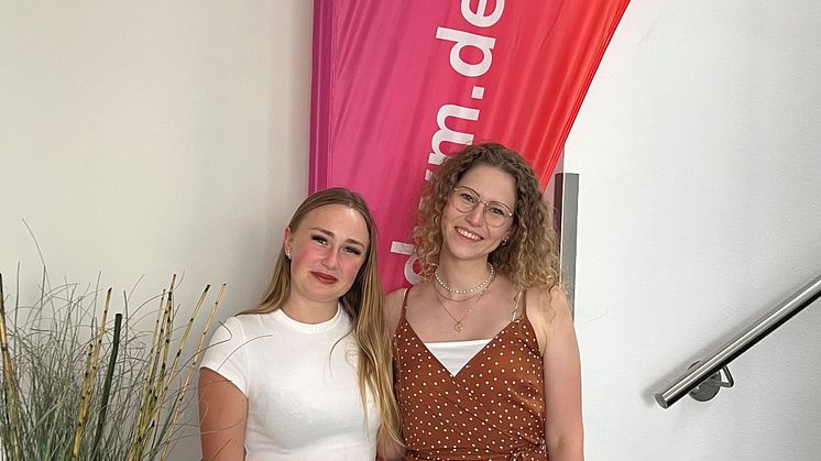 Die diesjährigen Social-Leadership-Stipendiatinnen: Kim Hornung und Julia Spiess