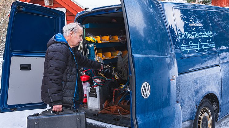 Lasse Andersson, LA TestTechnik, på väg på nytt hemligt mätuppdrag.