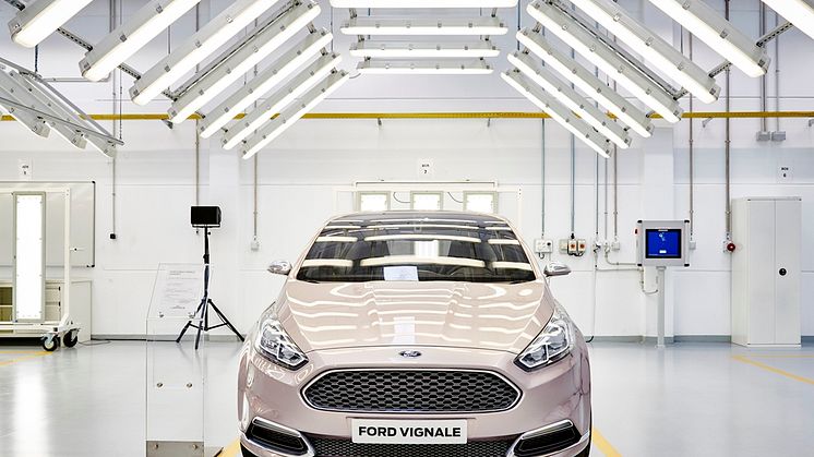 A Ford pénteken megnyitotta első három FordStore kiemelt márkakereskedését Budapesten és környékén