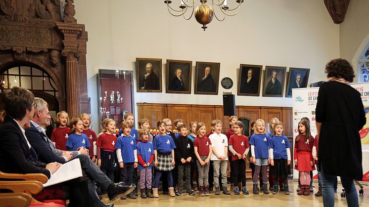 Ein Kinderchor der Lessing-Grundschule stimmt im Alten Rathaus auf das Deutsche Chorfest ein - Foto: Sarah Stollberg