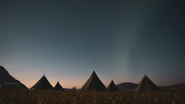 Soft Northern lights & Lavvo