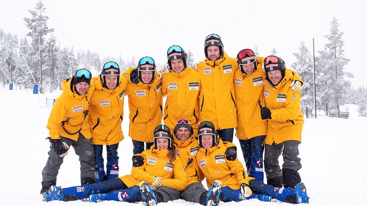 Skicross-landslaget säsongen 2019/2020 med ledare