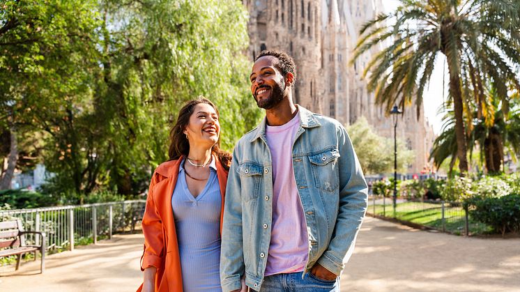 DESR_SPAIN_BARCELONA_SAGRADA-FAMILIA_THEME_COUPLE_HOLDING-HANDS_SMILING-GettyImages-1756019835_Universal_Within usage period_101220.jpg