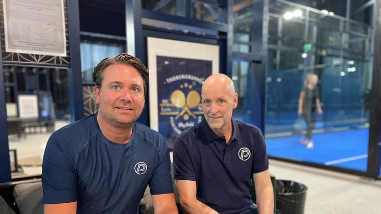 Peter Sjöström och Patrik Eklund, Umeå Padel Performance, ser fram emot att tillsammans med Thoren Business School Umeå slå upp portarna för ett nytt Padelgymnasium för att möta den ökade efterfrågan bland unga Padelspelare.