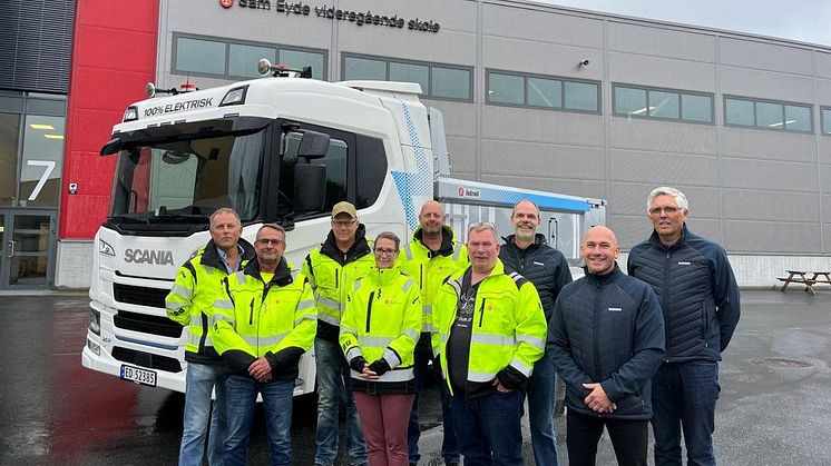 Scania-teamet som besøkte skolen besto av selger Geir Christoffersen, Distriktssjef Trond Bjørnå og regionleder salg, Arild Netland.