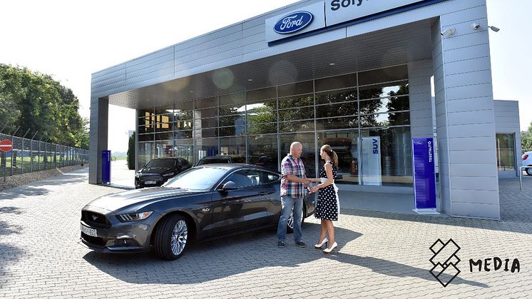 Átadták az első új Ford Mustangot