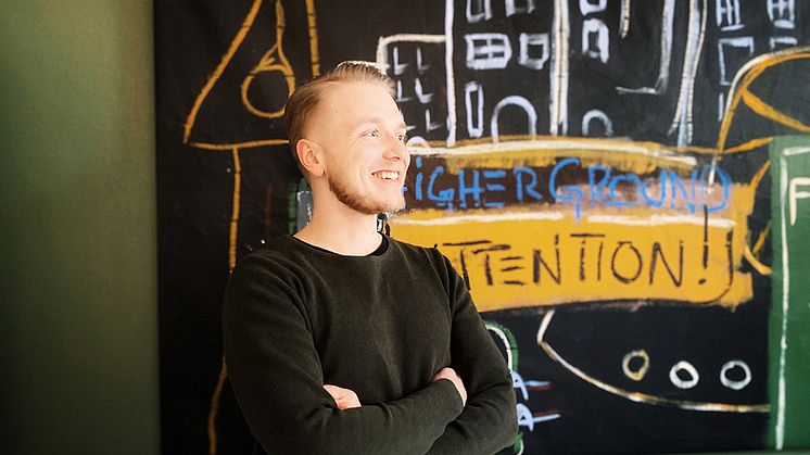 Janne Kunttu on palkittu graafinen suunnittelija ja Taideakatemian tuntiopettaja
