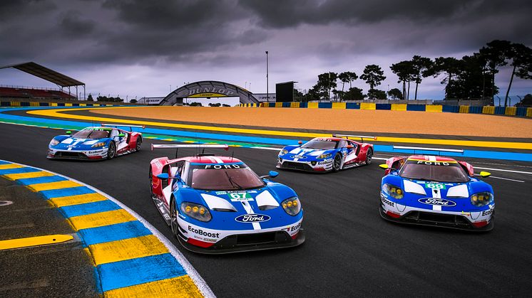 Beim ihrem Debüt auf dem Circuit des 24 Heures kamen alle vier Ford GT ins Ziel und fuhren auf die Plätze 1, 3, 4 und 9 