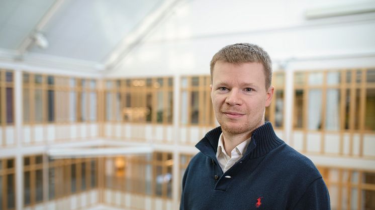 Alexandre Bartel är professor vid institutionen för datavetenskap, Umeå universitet. Nu varnar han och flera europeiska forskare om svagheter i ett av världens största programmeringsspråk. Foto: Mattias Pettersson