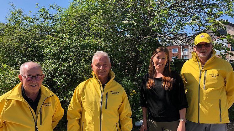 Lions Piteå och Öjebyn ser fram emot kommande jularrangemang. Fr.v. Ulf Lundkvist, Tommy Sundqvist, Annika Sandberg Sparbanken Nord samt Torgny Wikström.