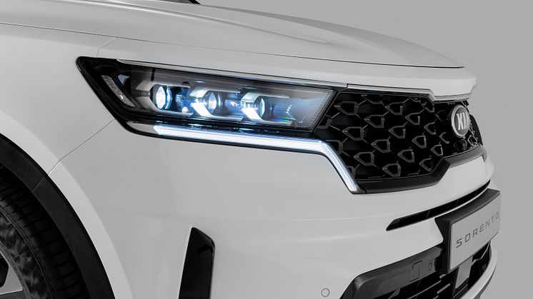 Kia Sorento_Front grille with headlights - Copy