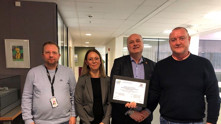 F.v: Torgeir Sørensen (HMS og miljøleder på prosjektet), Jorunn Haltbakk (leder for bærekraft i NCC), Ian Nicholson (CEEQUAL & BREEAM Infrastructure Director) og Inge Ytterhus (anleggsleder).