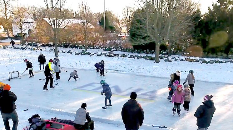 ​Finja DIY – Bygg skøytebane med murblokker for hockey og skøyter