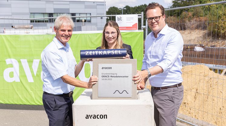 v.l.: Frank Klingebiel, Oberbürgermeister Stadt Salzgitter, Franziska Bremer-Grove, Projektleiterin Avacon Netz GmbH, Marten Bunnemann, CEO Avacon AG