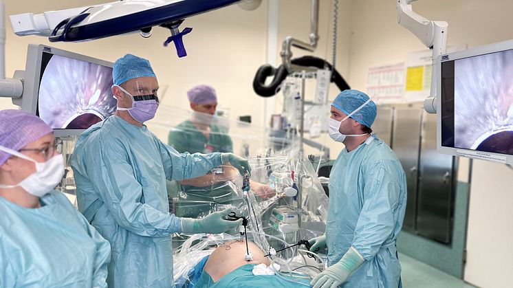 De senaste två åren har den öppna kolorektalkirurgin på Skånes universitetssjukhus ersatts av titthålskirurgi vid flera typer av ingrepp, även i samband med vissa akuta operationer.