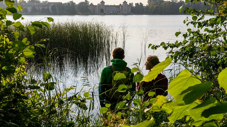 Ausblick vom Poetensteig auf Schloss Rheinsberg. Foto: TMB-Fotoarchiv Wolfgang Ehn. 