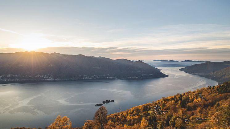 Tessin Lago Maggiore: Blick auf die Brissago Inseln im Lago Maggiore
