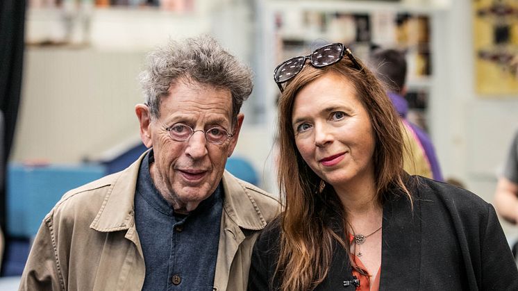 Philip Glass och Tilde Björfors i Cirkörhuset i Alby. Foto: Mats Bäcker